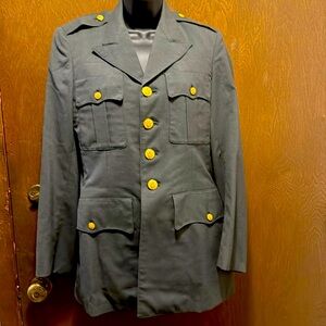 Military jacket size 33L